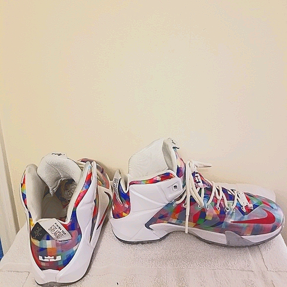 Lebron's 12s Prism W/OG BOX - Picture 5 of 8